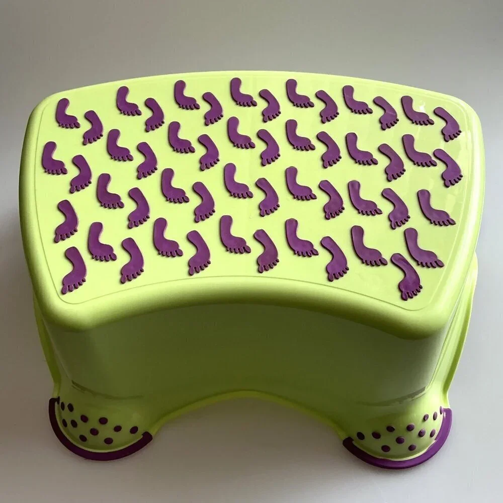 KIDS STEP STOOL PURPLE FEET